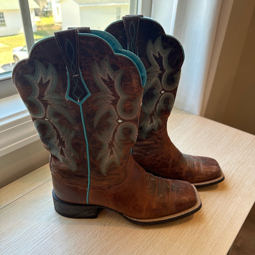 Cowgirl Boots with turquoise detailing